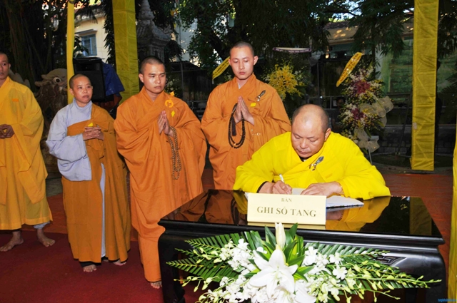 Khánh Hoà: Gần 200 đoàn phúng viếng Đức Phó Pháp chủ Trưởng lão HT. Thích Thiện Bình