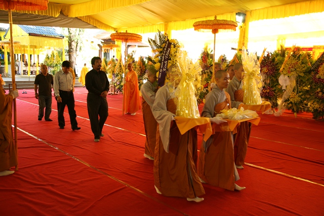 Chùm ảnh: Các phái đoàn viếng tang Cố Trưởng lão HT. Thích Chơn Thiện ngày 13/11