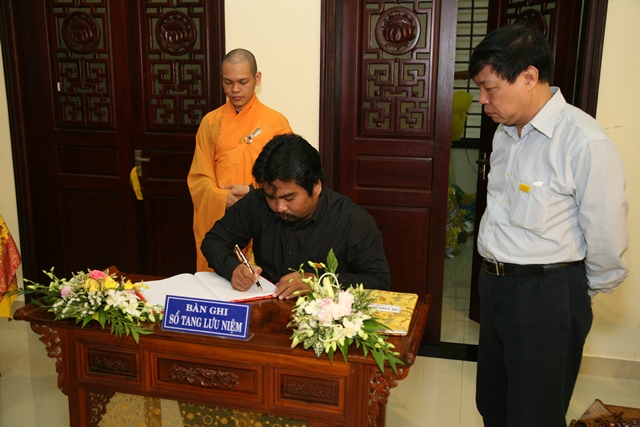 Chùm ảnh: Các phái đoàn viếng tang Cố Trưởng lão HT. Thích Chơn Thiện ngày 13/11