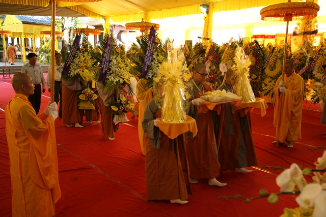 Chùm ảnh: Các phái đoàn viếng tang Cố Trưởng lão HT. Thích Chơn Thiện ngày 13/11