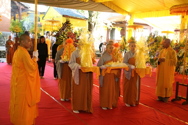 Chùm ảnh: Các phái đoàn viếng tang Cố Trưởng lão HT. Thích Chơn Thiện ngày 13/11