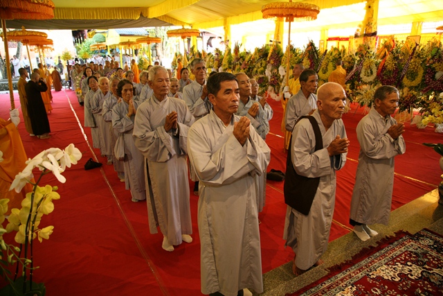 Chùm ảnh: Các phái đoàn viếng tang Cố Trưởng lão HT. Thích Chơn Thiện ngày 13/11