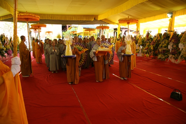 Chùm ảnh: Các phái đoàn viếng tang Cố Trưởng lão HT. Thích Chơn Thiện ngày 13/11