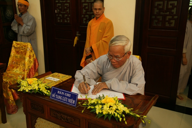 Chùm ảnh: Các phái đoàn viếng tang Cố Trưởng lão HT. Thích Chơn Thiện ngày 13/11