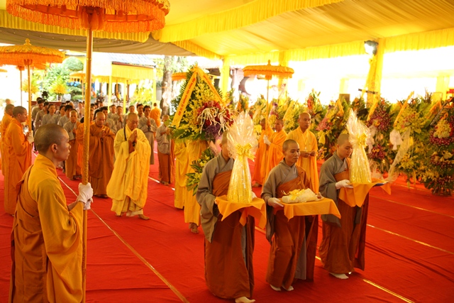 Chùm ảnh: Các phái đoàn viếng tang Cố Trưởng lão HT. Thích Chơn Thiện ngày 13/11