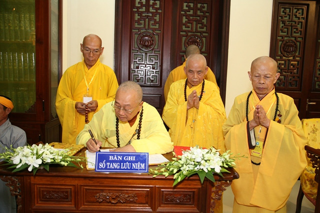 Chùm ảnh: Các phái đoàn viếng tang Cố Trưởng lão HT. Thích Chơn Thiện ngày 13/11