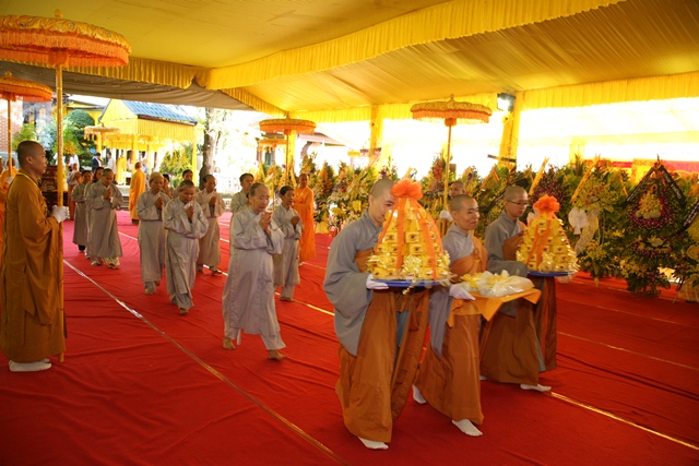 Chùm ảnh: Các phái đoàn viếng tang Cố Trưởng lão HT. Thích Chơn Thiện ngày 13/11