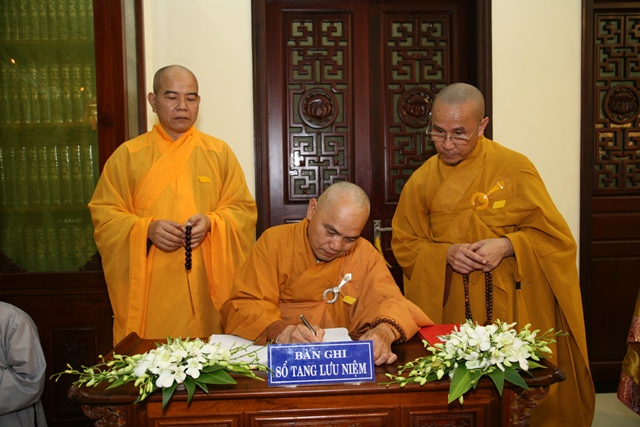 Chùm ảnh: Các phái đoàn viếng tang Cố Trưởng lão HT. Thích Chơn Thiện ngày 15/11
