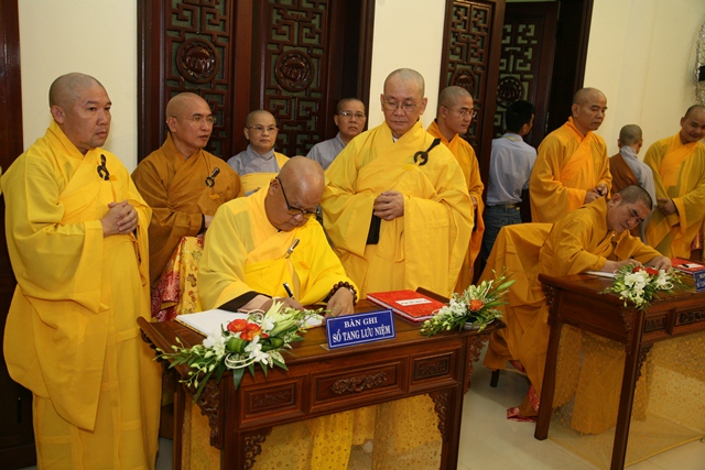 Chùm ảnh: Các phái đoàn viếng tang Cố Trưởng lão HT. Thích Chơn Thiện ngày 11/11