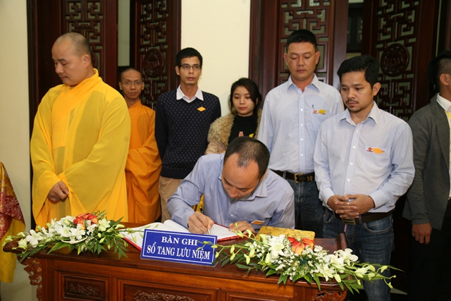 Chùm ảnh: Các phái đoàn viếng tang Cố Trưởng lão HT. Thích Chơn Thiện ngày 11/11