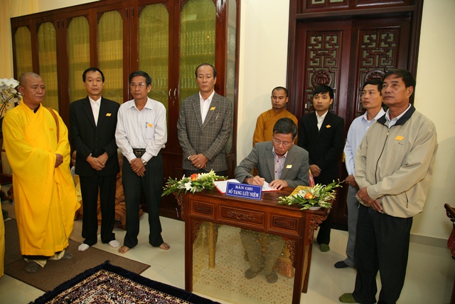 Chùm ảnh: Các phái đoàn viếng tang Cố Trưởng lão HT. Thích Chơn Thiện ngày 11/11