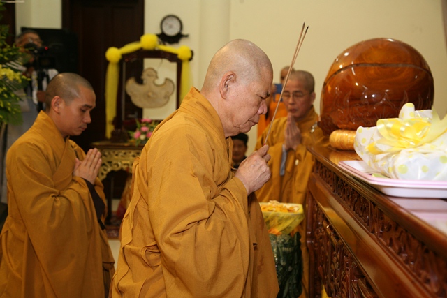 Chùm ảnh: Các phái đoàn viếng tang Cố Trưởng lão HT. Thích Chơn Thiện ngày 11/11