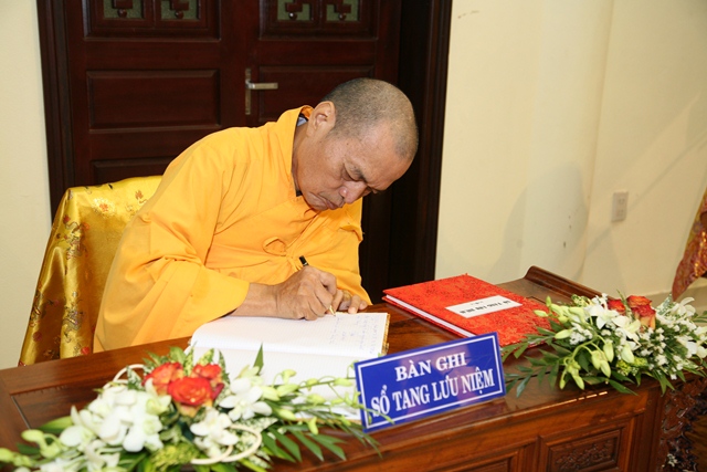 Chùm ảnh: Các phái đoàn viếng tang Cố Trưởng lão HT. Thích Chơn Thiện ngày 11/11