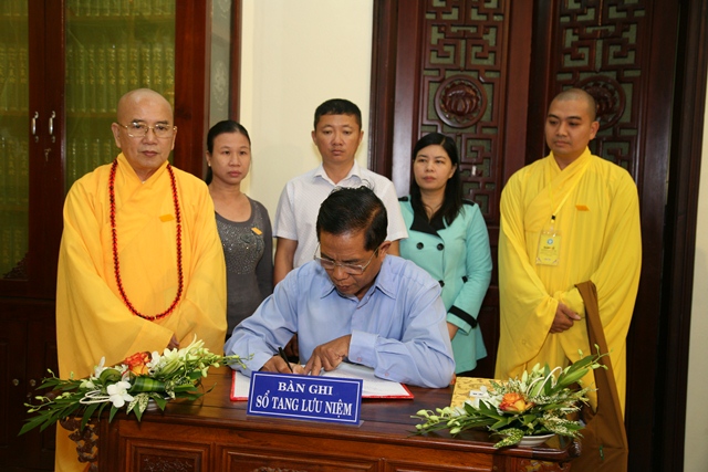 Chùm ảnh: Các phái đoàn viếng tang Cố Trưởng lão HT. Thích Chơn Thiện ngày 11/11