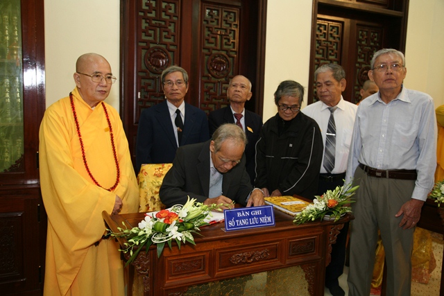 Chùm ảnh: Các phái đoàn viếng tang Cố Trưởng lão HT. Thích Chơn Thiện ngày 11/11