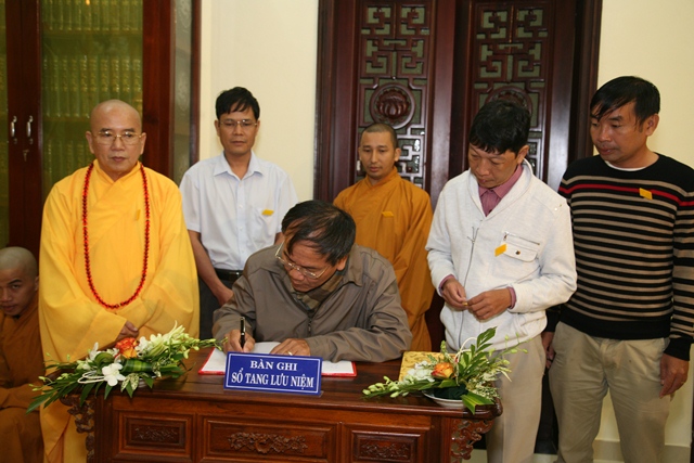 Chùm ảnh: Các phái đoàn viếng tang Cố Trưởng lão HT. Thích Chơn Thiện ngày 11/11