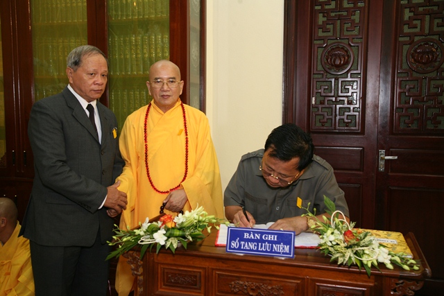 Chùm ảnh: Các phái đoàn viếng tang Cố Trưởng lão HT. Thích Chơn Thiện ngày 11/11