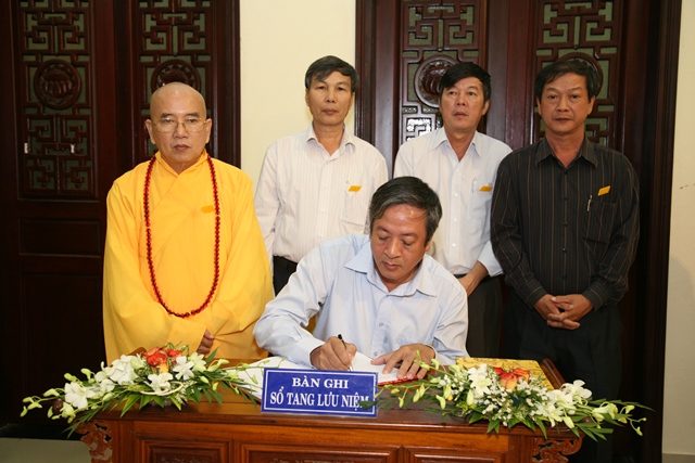 Chùm ảnh: Các phái đoàn viếng tang Cố Trưởng lão HT. Thích Chơn Thiện ngày 11/11