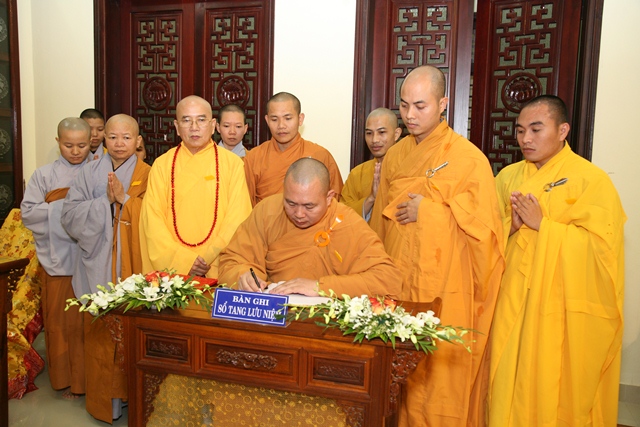 Chùm ảnh: Các phái đoàn viếng tang Cố Trưởng lão HT. Thích Chơn Thiện ngày 11/11