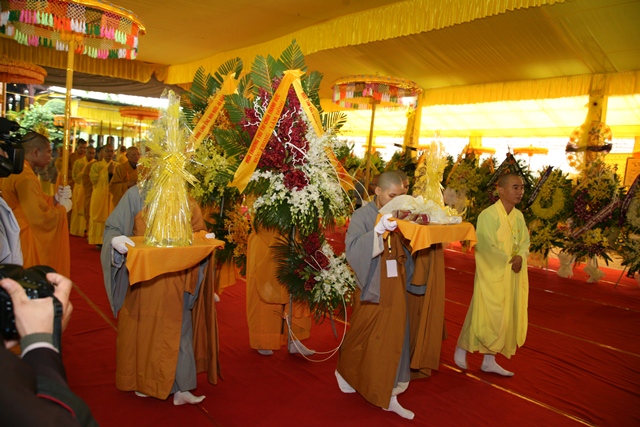 Chùm ảnh: Các phái đoàn viếng tang Cố Trưởng lão HT. Thích Chơn Thiện ngày 11/11