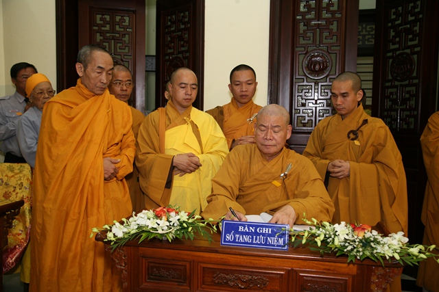 Chùm ảnh: Các phái đoàn viếng tang Cố Trưởng lão HT. Thích Chơn Thiện ngày 11/11