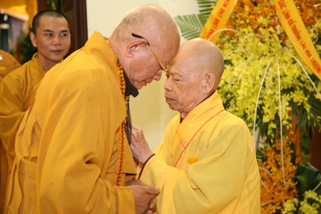 Chùm ảnh: Các phái đoàn viếng tang Cố Trưởng lão HT. Thích Chơn Thiện ngày 11/11