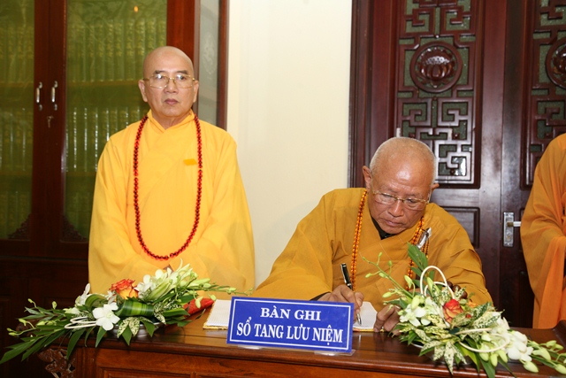 Chùm ảnh: Các phái đoàn viếng tang Cố Trưởng lão HT. Thích Chơn Thiện ngày 11/11