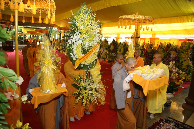 Chùm ảnh: Các phái đoàn viếng tang Cố Trưởng lão HT. Thích Chơn Thiện ngày 11/11