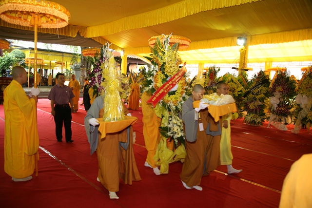Chùm ảnh: Các phái đoàn viếng tang Cố Trưởng lão HT. Thích Chơn Thiện ngày 11/11