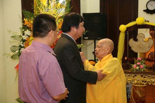 Chùm ảnh: Các phái đoàn viếng tang Cố Trưởng lão HT. Thích Chơn Thiện ngày 11/11