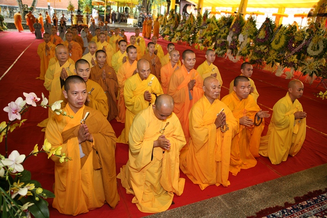 Chùm ảnh: Các phái đoàn viếng tang Cố Trưởng lão HT. Thích Chơn Thiện ngày 11/11