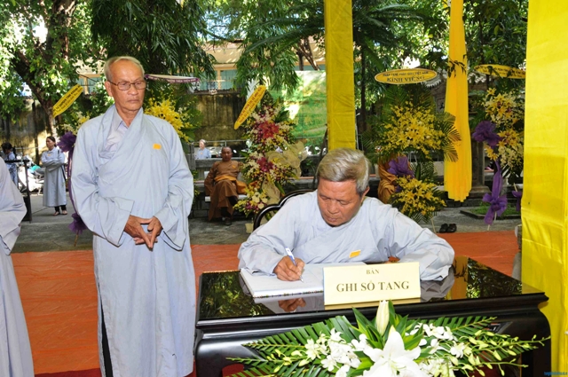 Khánh Hoà: Gần 200 đoàn phúng viếng Đức Phó Pháp chủ Trưởng lão HT. Thích Thiện Bình