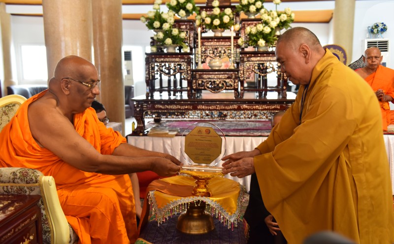 Quỹ Đạo Phật Ngày Nay vinh hạnh nhận được giải thưởng Đại sứ Phật giáo toàn cầu 2017