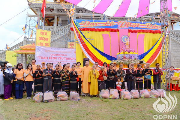 Quỹ Đạo Phật Ngày Nay: Lễ khánh thành “Nhịp cầu yêu thương” và Trao tặng yêu thương cho người khiếm thị, nạn nhân chất độc da cam &amp; Học sinh tại Đắk Lắk (C72d &amp; C107)