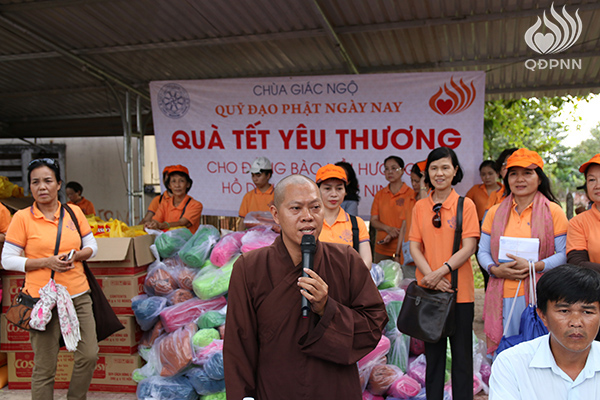 Quỹ Đạo Phật Ngày Nay: Tổng Kết Chương Trình  “Quà Tết Yêu Thương” cho kiều bào hồi hương tại hồ Dầu Tiếng - Tây Ninh (C92)