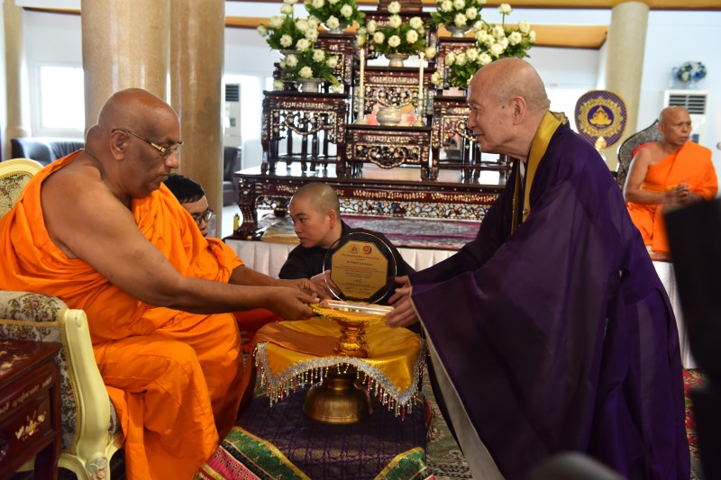 Quỹ Đạo Phật Ngày Nay vinh hạnh nhận được giải thưởng Đại sứ Phật giáo toàn cầu 2017