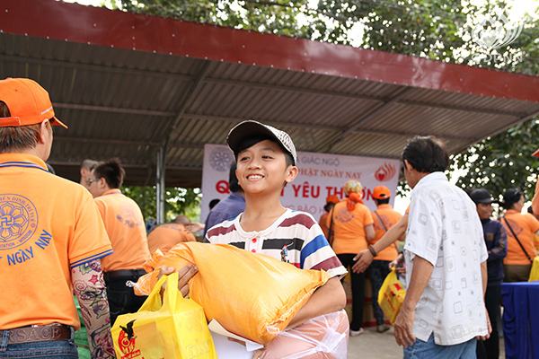 Quỹ Đạo Phật Ngày Nay: Tổng Kết Chương Trình  “Quà Tết Yêu Thương” cho kiều bào hồi hương tại hồ Dầu Tiếng - Tây Ninh (C92)