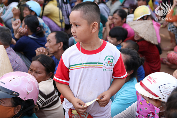 Quỹ Đạo Phật Ngày Nay: Tổng Kết Chương Trình  “Quà Tết Yêu Thương” cho kiều bào hồi hương tại hồ Dầu Tiếng - Tây Ninh (C92)