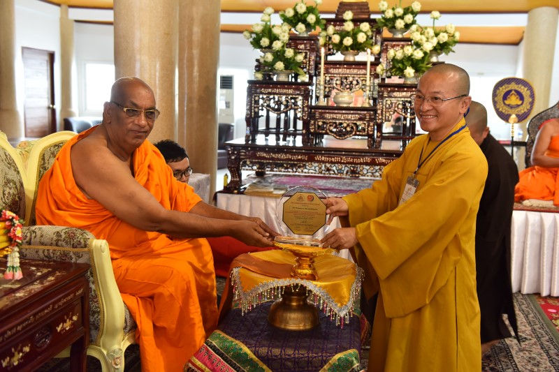 Quỹ Đạo Phật Ngày Nay vinh hạnh nhận được giải thưởng Đại sứ Phật giáo toàn cầu 2017