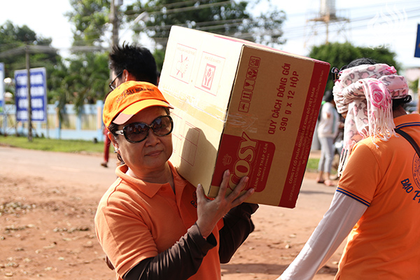 Quỹ Đạo Phật Ngày Nay: Tổng Kết Chương Trình  “Quà Tết Yêu Thương” cho kiều bào hồi hương tại hồ Dầu Tiếng - Tây Ninh (C92)