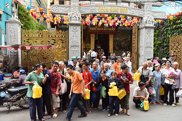 Quỹ Đạo Phật Ngày Nay - Tổng kết chương trình Quà Tết Yêu Thương - Đợt 2 tại TP. Hồ Chí Minh, Hà Tĩnh, Quảng Ngãi (C95)