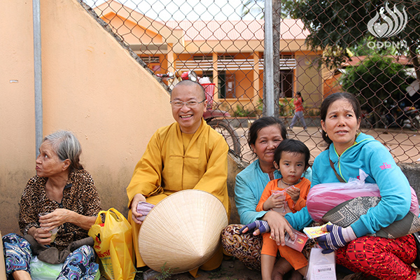 Quỹ Đạo Phật Ngày Nay: Tổng Kết Chương Trình  “Quà Tết Yêu Thương” cho kiều bào hồi hương tại hồ Dầu Tiếng - Tây Ninh (C92)