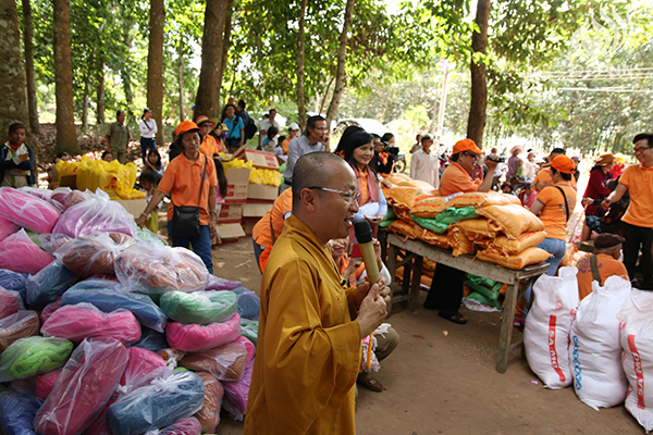Quỹ Đạo Phật Ngày Nay: Tổng Kết Chương Trình  “Quà Tết Yêu Thương” cho kiều bào hồi hương tại hồ Dầu Tiếng - Tây Ninh (C92)