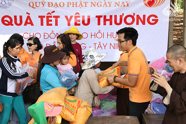 Quỹ Đạo Phật Ngày Nay: Tổng Kết Chương Trình  “Quà Tết Yêu Thương” cho kiều bào hồi hương tại hồ Dầu Tiếng - Tây Ninh (C92)