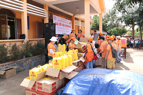 Quỹ Đạo Phật Ngày Nay: Tổng Kết Chương Trình  “Quà Tết Yêu Thương” cho kiều bào hồi hương tại hồ Dầu Tiếng - Tây Ninh (C92)