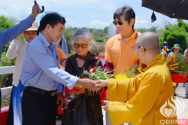 Quỹ Đạo Phật Ngày Nay: Lễ khánh thành “Nhịp cầu yêu thương” và Trao tặng yêu thương cho người khiếm thị, nạn nhân chất độc da cam &amp; Học sinh tại Đắk Lắk (C72d &amp; C107)