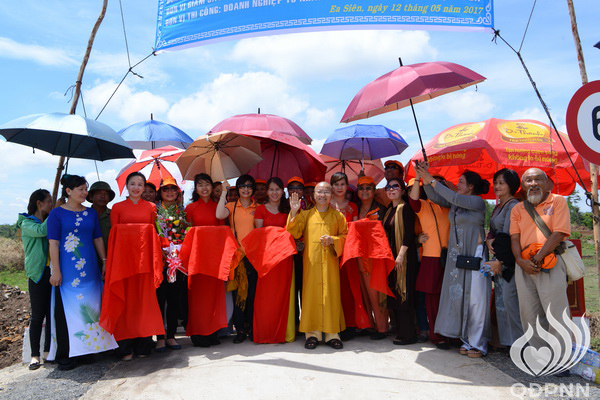 Quỹ Đạo Phật Ngày Nay: Lễ khánh thành “Nhịp cầu yêu thương” và Trao tặng yêu thương cho người khiếm thị, nạn nhân chất độc da cam &amp; Học sinh tại Đắk Lắk (C72d &amp; C107)