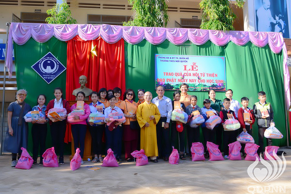 Quỹ Đạo Phật Ngày Nay: Lễ khánh thành “Nhịp cầu yêu thương” và Trao tặng yêu thương cho người khiếm thị, nạn nhân chất độc da cam &amp; Học sinh tại Đắk Lắk (C72d &amp; C107)