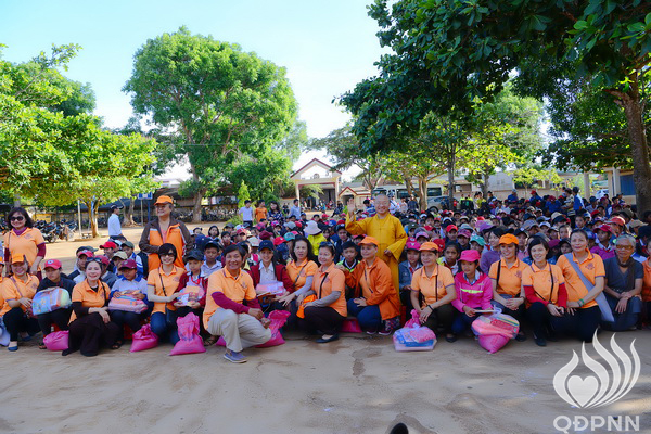 Quỹ Đạo Phật Ngày Nay: Lễ khánh thành “Nhịp cầu yêu thương” và Trao tặng yêu thương cho người khiếm thị, nạn nhân chất độc da cam &amp; Học sinh tại Đắk Lắk (C72d &amp; C107)