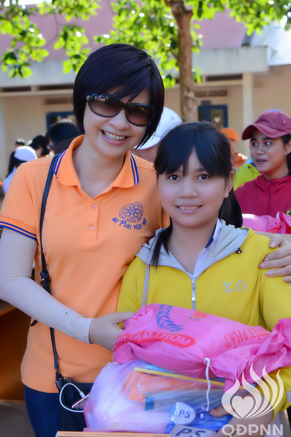 Quỹ Đạo Phật Ngày Nay: Lễ khánh thành “Nhịp cầu yêu thương” và Trao tặng yêu thương cho người khiếm thị, nạn nhân chất độc da cam &amp; Học sinh tại Đắk Lắk (C72d &amp; C107)